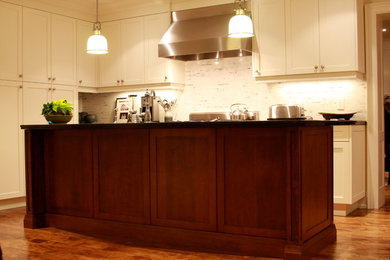 Large elegant l-shaped dark wood floor and brown floor open concept kitchen photo in Toronto with a single-bowl sink, shaker cabinets, white cabinets, gray backsplash, marble backsplash, stainless steel appliances and an island