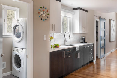 Example of a minimalist kitchen design in Boston
