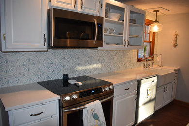 Example of a classic kitchen design in Portland Maine