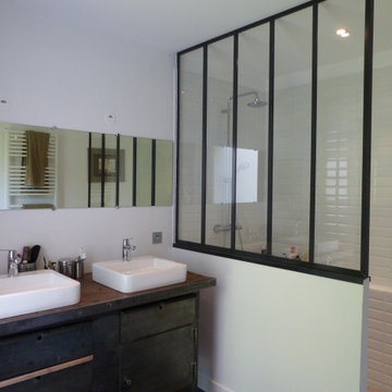 Maison cubique en ville