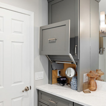 Starmark Bridgeport Primary Bathroom in Maple Mineral Gray