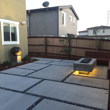Contemporary Mexican Beach Pebble Patio