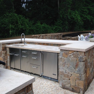 Modern Outdoor Kitchen