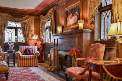 Photo of a traditional living room in San Diego.