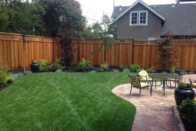 Inspiration for a timeless patio remodel in Los Angeles