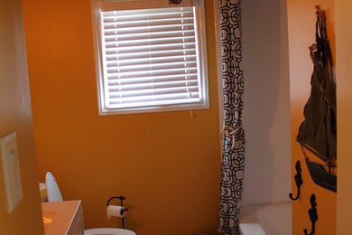 Inspiration for a rustic bathroom remodel in Toronto