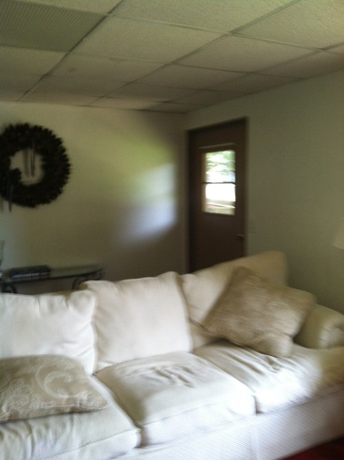 What colors go with red carpet