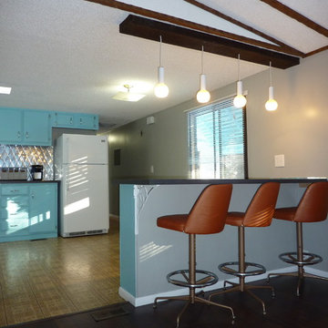 Vintage Mobile Home #1 -Kitchen Bar