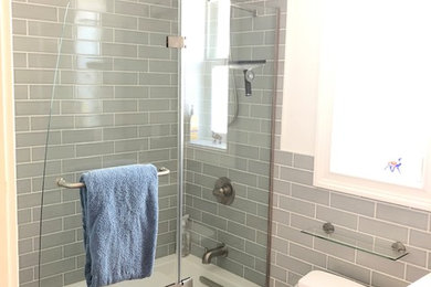 Bathroom - bathroom idea in New York