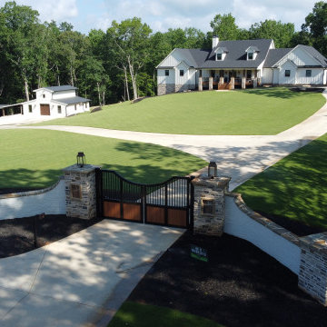 Custom Estate Series w/ Faux Wood Privacy Panel
