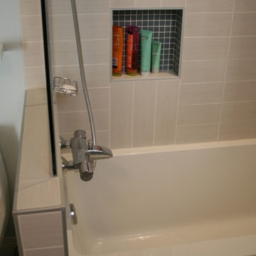 Tiny bathroom remodel in Outremont