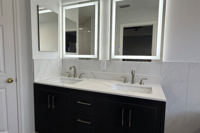 Inspiration for a modern bathroom remodel in Orlando