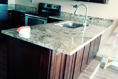 Example of a kitchen design in Miami