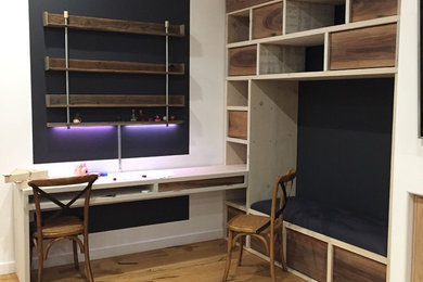 Example of a trendy family room design in Montpellier