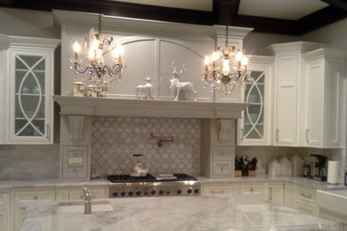 Inspiration for a timeless kitchen remodel in Chicago