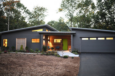 Mid-century modern exterior home idea in Boston