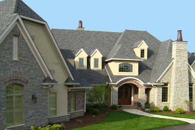 Inspiration for a timeless one-story stucco exterior home remodel in Chicago