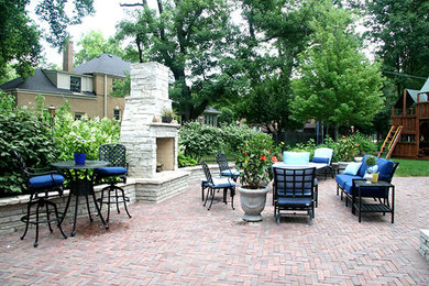 Elegant patio photo in Chicago