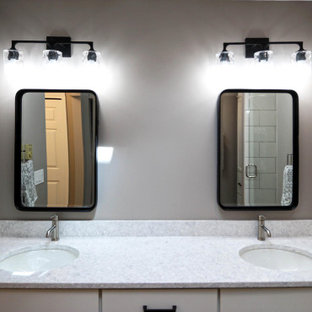 75+ Badezimmer mit türkisfarbenen Schränken und freistehendem