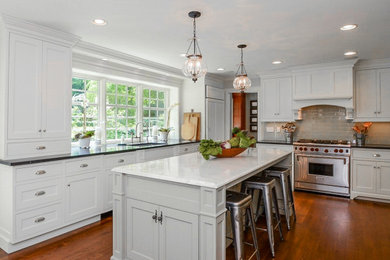 Elegant kitchen photo in Bridgeport