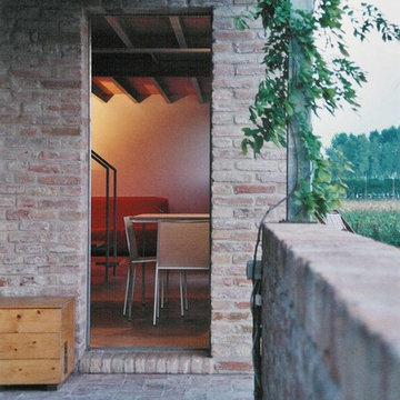 Facciata Ovest con vista dell'interno