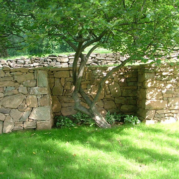 Dry laid stone retaining wall