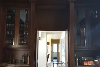 Home bar - craftsman home bar idea in San Francisco