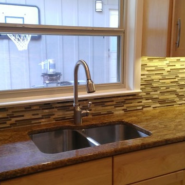 KITCHEN BACKSPLASH - Linear Glass / Marble Mosaic