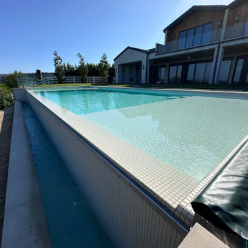 Jim Bredger Infinity edge pool and spa with atomatic cover