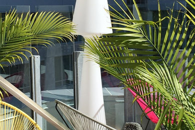 Trendy deck photo in Miami