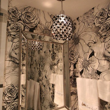 FUN POWDER ROOM / CRAZY WALLPAPER