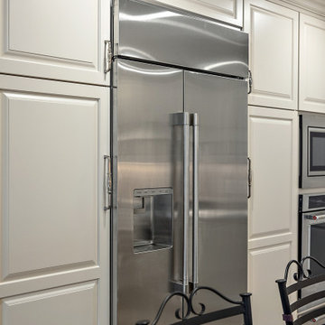 Starmark Maple Ridgeville Kitchen & Banquette/Desk in Macadamia