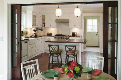 Inspiration for a timeless kitchen remodel in New York