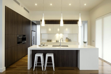 Inspiration for a mid-sized contemporary kitchen in Melbourne.