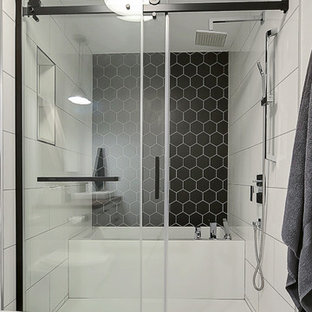 Industrial Badezimmer mit schwarz-weißen Fliesen Ideen, Design & Bilder