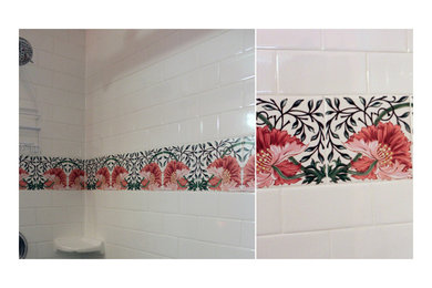 Ejemplo de cuarto de baño tradicional con baldosas y/o azulejos blancos y baldosas y/o azulejos de cerámica