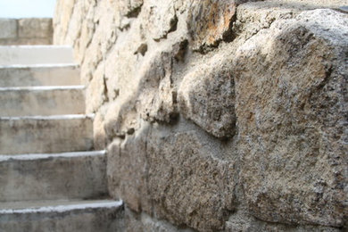 Escalier extérieur en pierre ou granit
