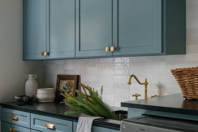 Home design - transitional home design idea in Dallas