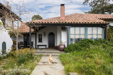 Example of a tuscan home design design in San Francisco