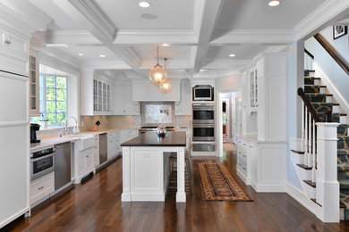 Example of a classic kitchen design in Boston