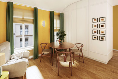 Modelo de sala de estar con biblioteca abierta y abovedada clásica pequeña sin chimenea y televisor con paredes amarillas, suelo marrón, papel pintado y suelo de madera clara