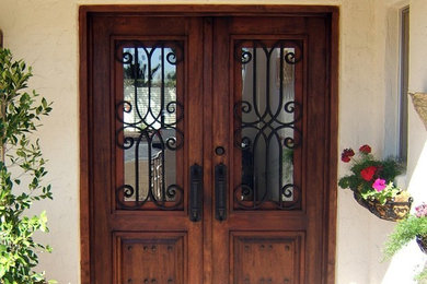 Example of a mountain style entryway design in Phoenix