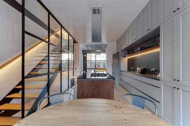 Diseño de diseño residencial moderno de tamaño medio