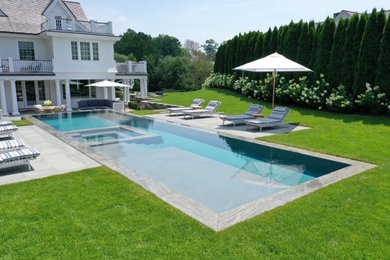 Design ideas for a modern swimming pool in New York.