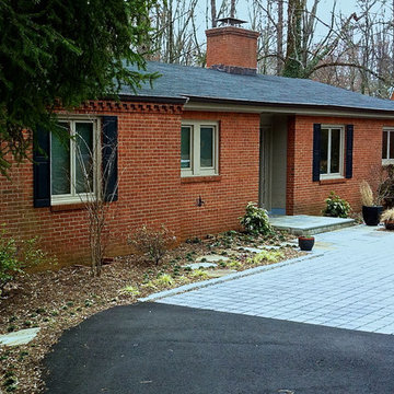 Rugby Road, Charlottesville: Green+midCentury=Thoroughly Modern Entry
