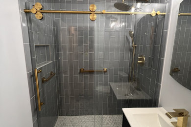 Bathroom - bathroom idea in New York