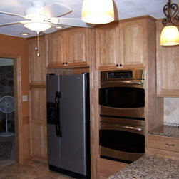 Bertch Legacy / Elite Door Style / Oak Wood / Natural Stain - Kitchen Cabinetry