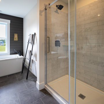 Master's ensuite bathroom