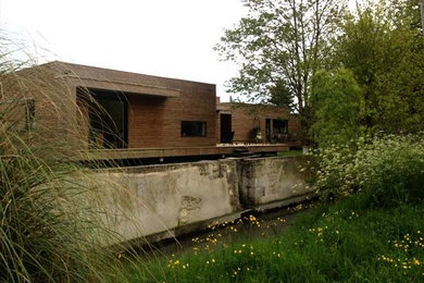Réalisation d'une façade de maison design.