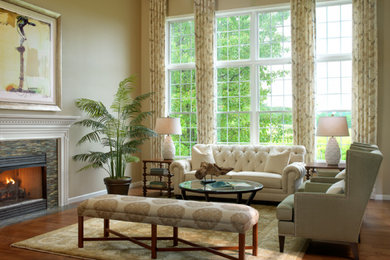 Example of a transitional living room design in St Louis